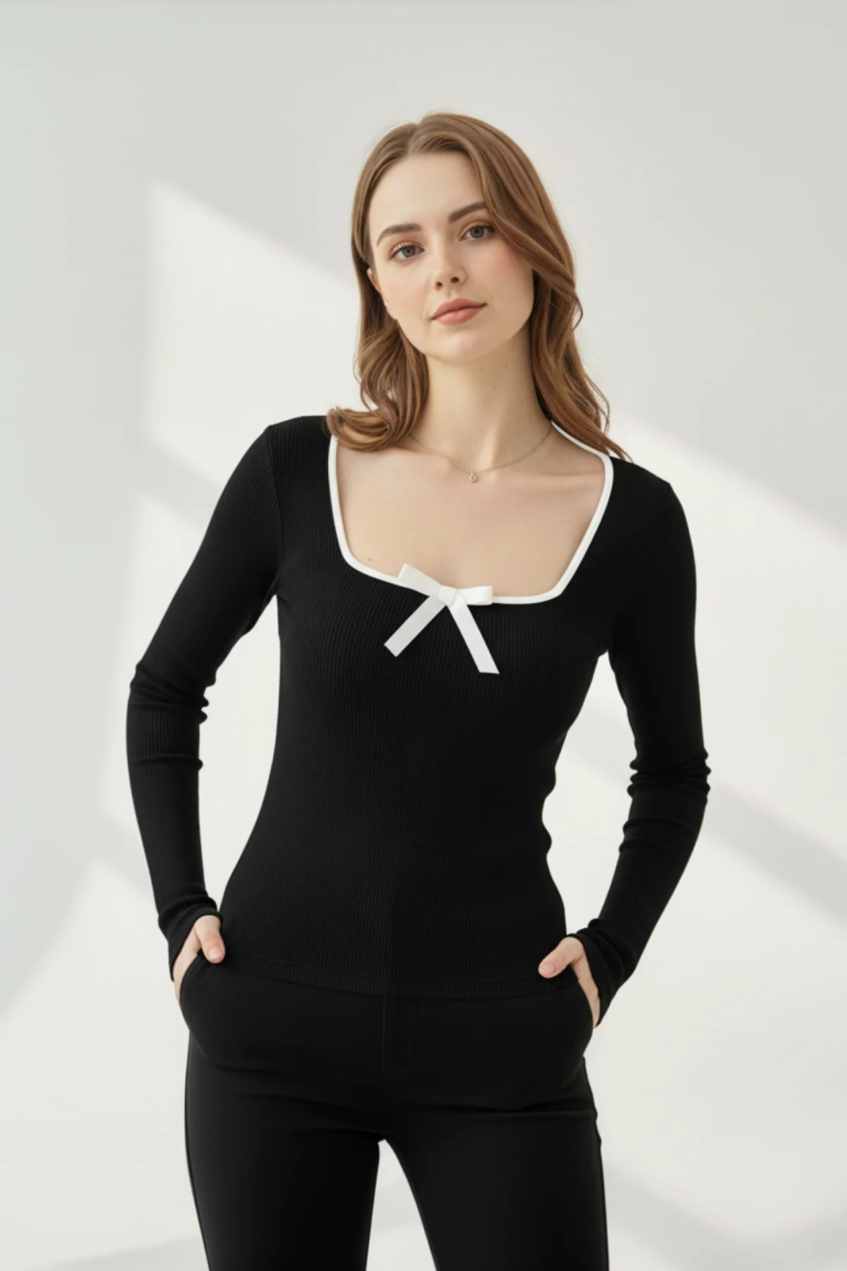 Kare Yaka Kurdele Detay Kaşkorse Bluz - Siyah