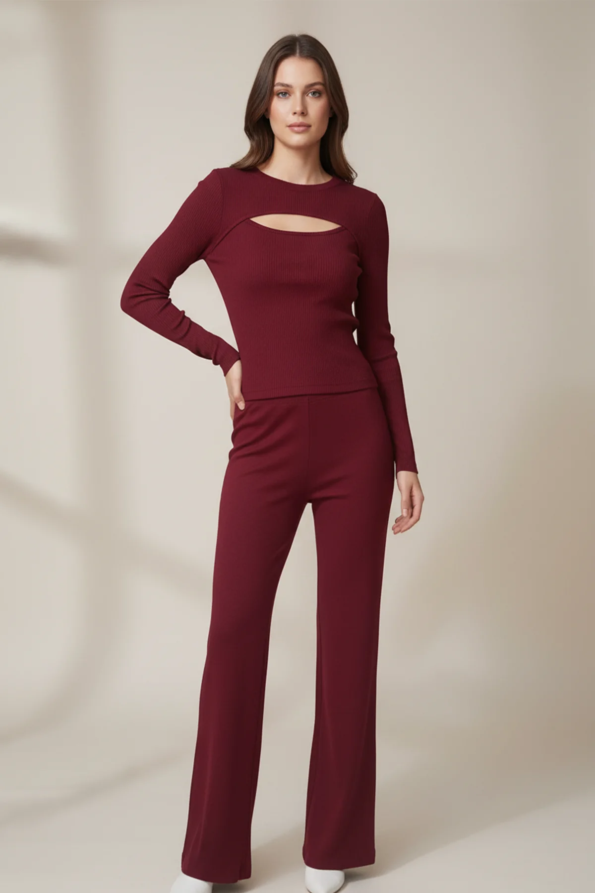 Kadın Kırmızı Göğüs Pencere İkili Takım