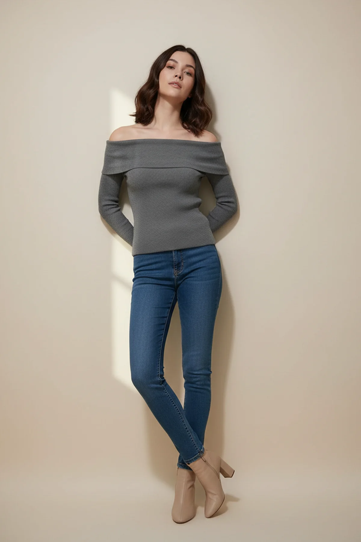 Kadın Madonna Yaka Şardonlu Gri Bluz