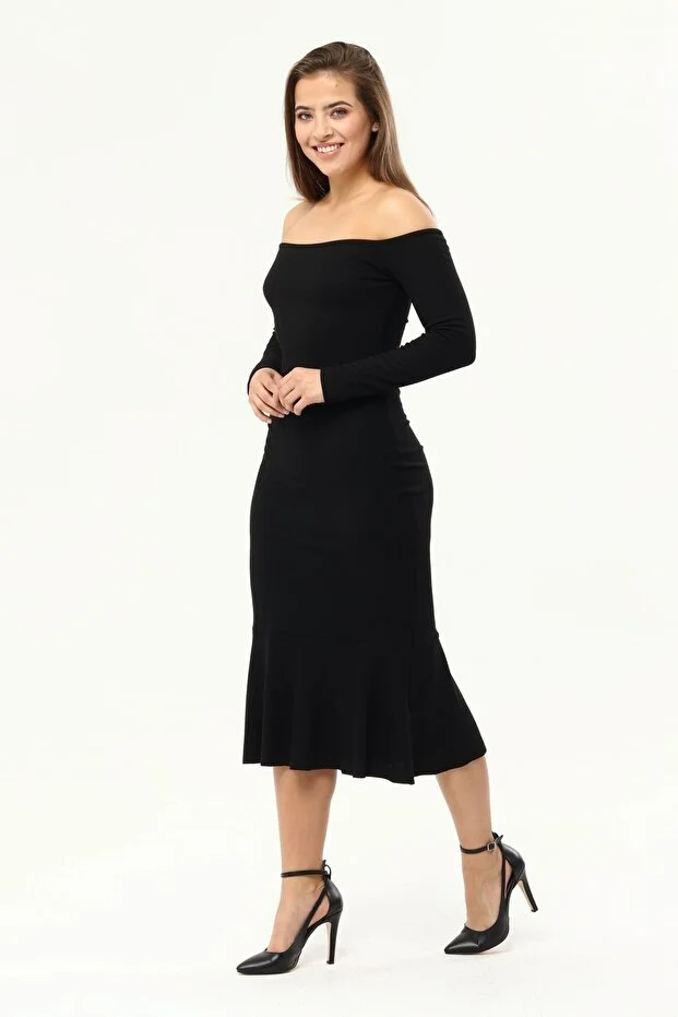 Kadın Siyah Omuzlar Açık Eteği Volanlı Elbise
