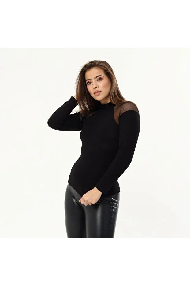 Kadın Siyah Omuzlar Tüllü Boğazlı Bluz