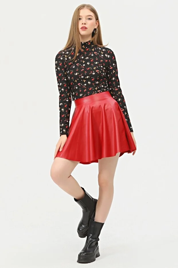 Kadın Mini Kloş Kırmızı Renkli Suni Deri Etek