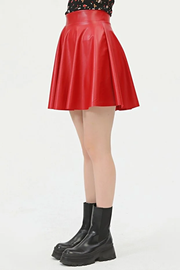 Kadın Mini Kloş Kırmızı Renkli Suni Deri Etek