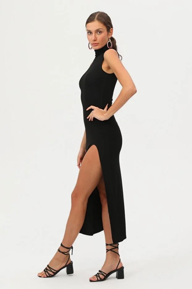 Kadın Siyah Boğazlı Kolsuz Yırtmaçlı Maxi Elbise