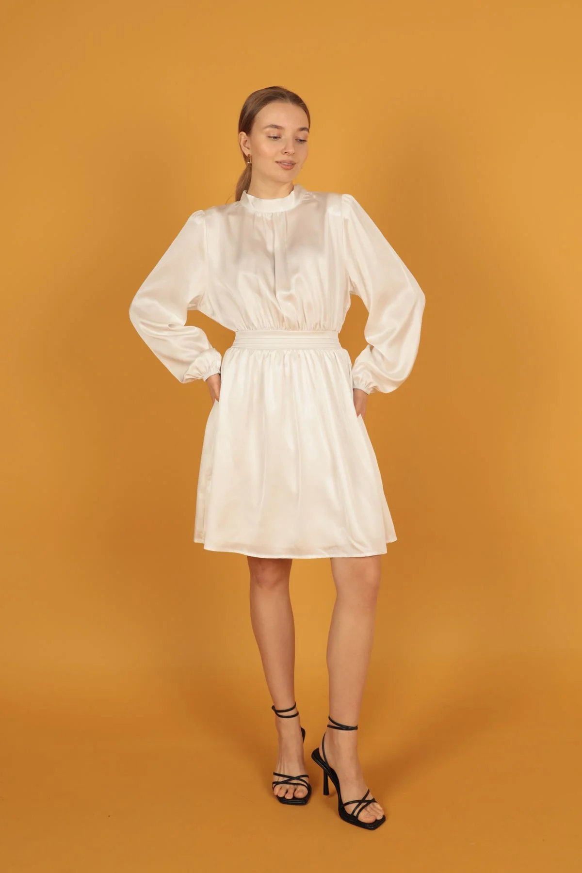 Simli Saten Büzgü Detay Elbise-Beyaz