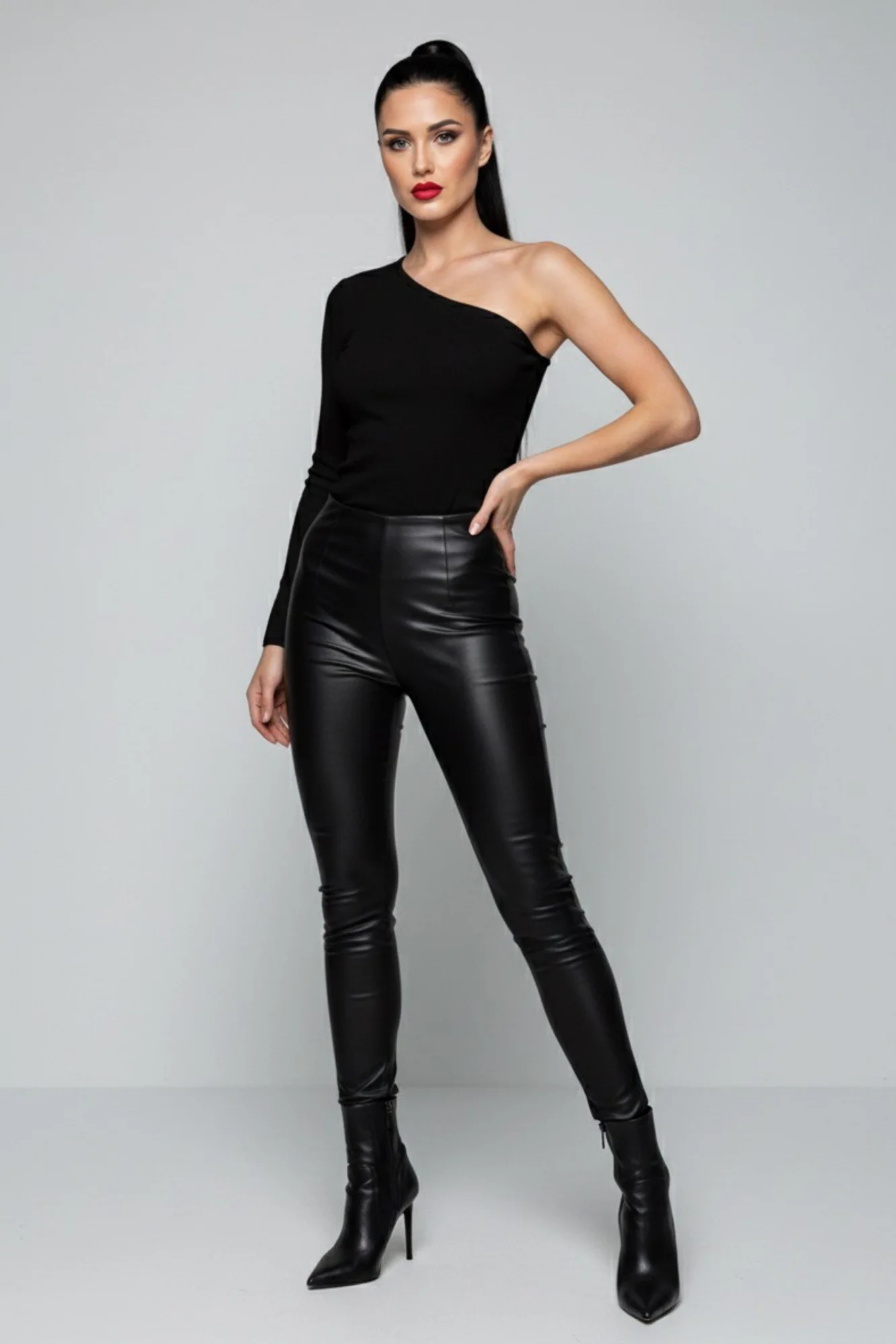 Siyah Tek Omuz Uzun Kollu Kaşkorse Kadın Bluz