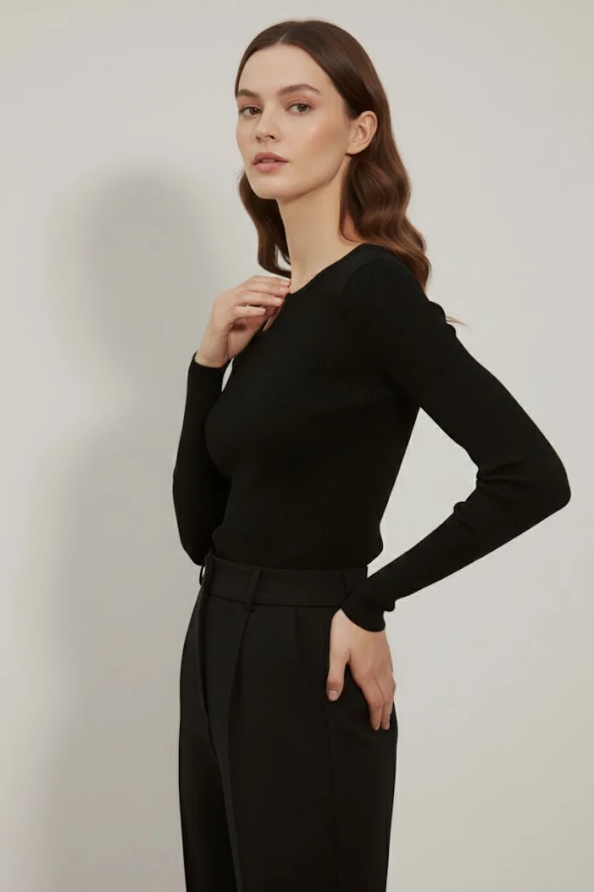 Kadın Siyah Pamuklu Kaşkorse Zincir Detaylı Pencere Yaka Cut Out Slim Fit Esnek Bluz