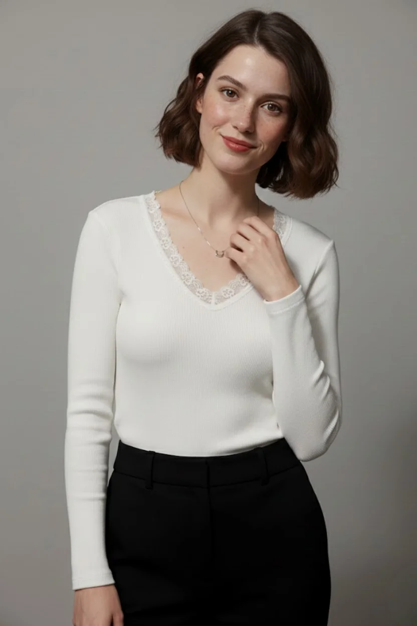 Kadın Beyaz Pamuklu Kaşkorse Dantelli V Yaka Ön Arka Dekolteli Slim Fit Esnek Bluz