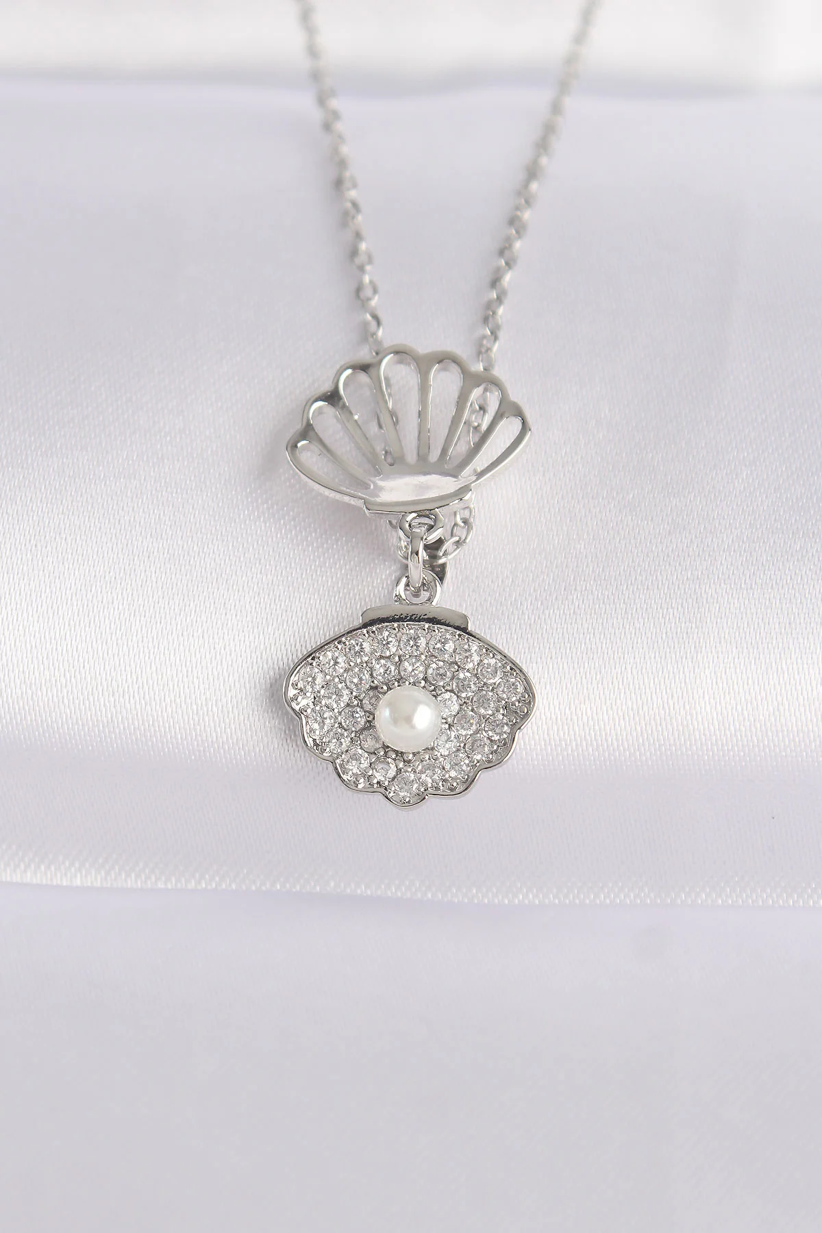 316L Çelik Zincir Gümüş Renk Zirkon Taşlı İnci Detay İstiridye Kolye