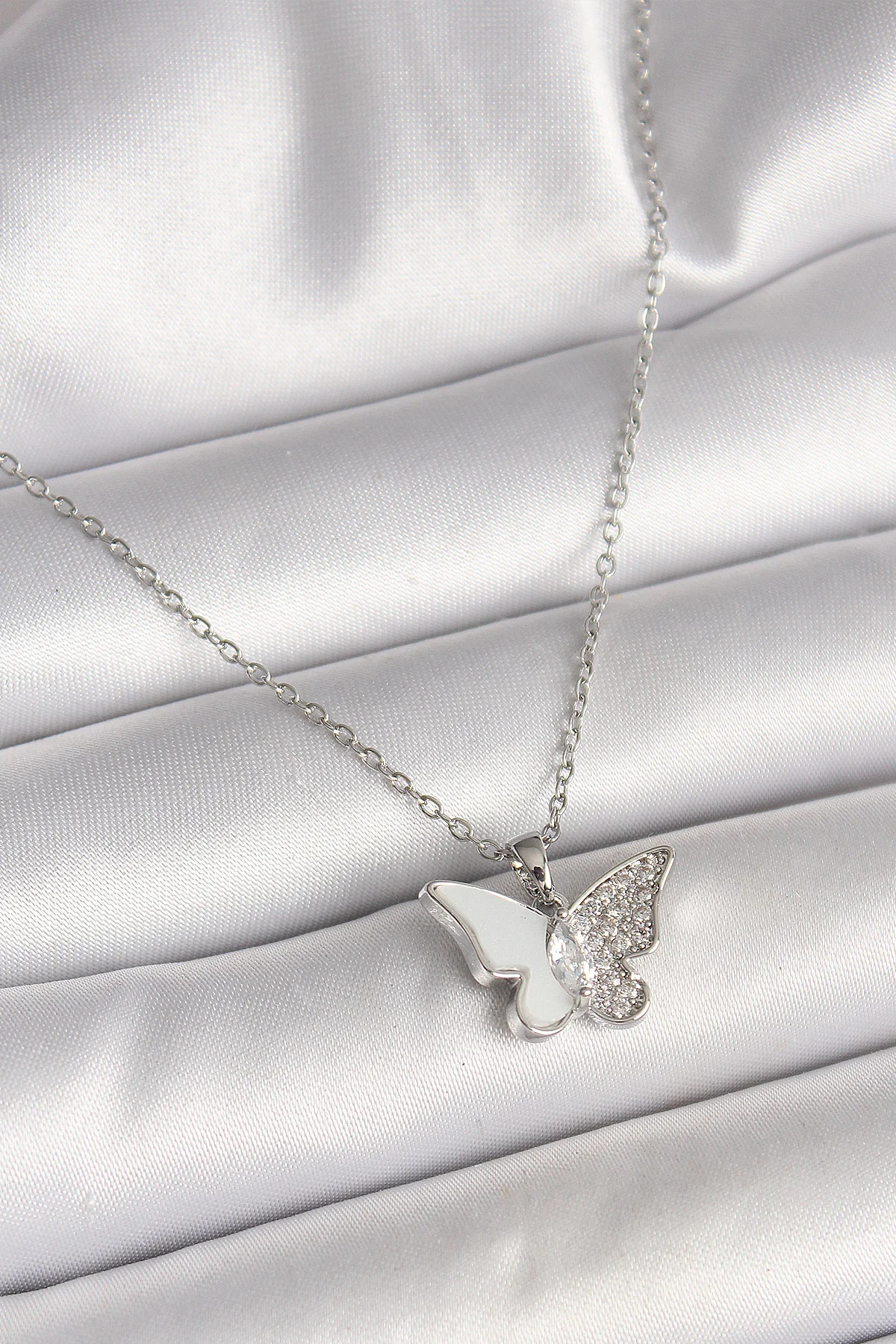 316L Çelik Gümüş Renk Zincir Zirkon Taşlı Beyaz Mineli Kelebek Model Kadın Kolye