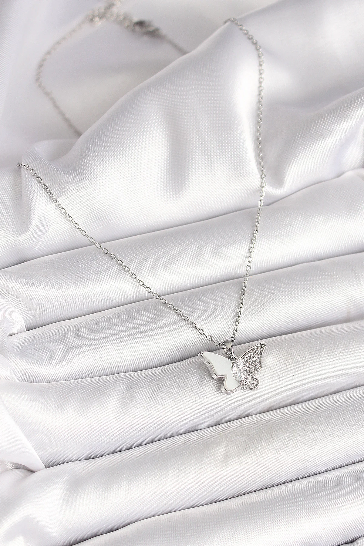316L Çelik Gümüş Renk Zincir Zirkon Taşlı Beyaz Mineli Kelebek Model Kadın Kolye