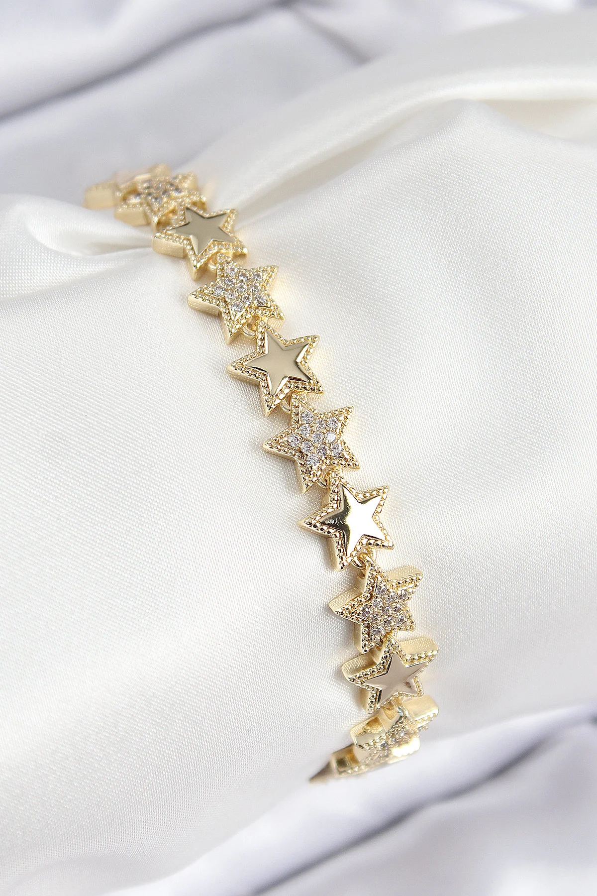 VIP Pirinç Zirkon Taşlı Yıldız Model Gold Renk Kadın Bileklik