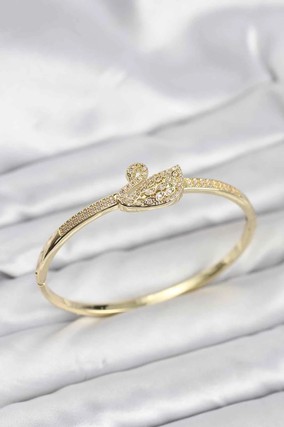 Pirinç Gold Renk Zirkon Taşlı Kuğu Model Kadın Kelepçe Bileklik