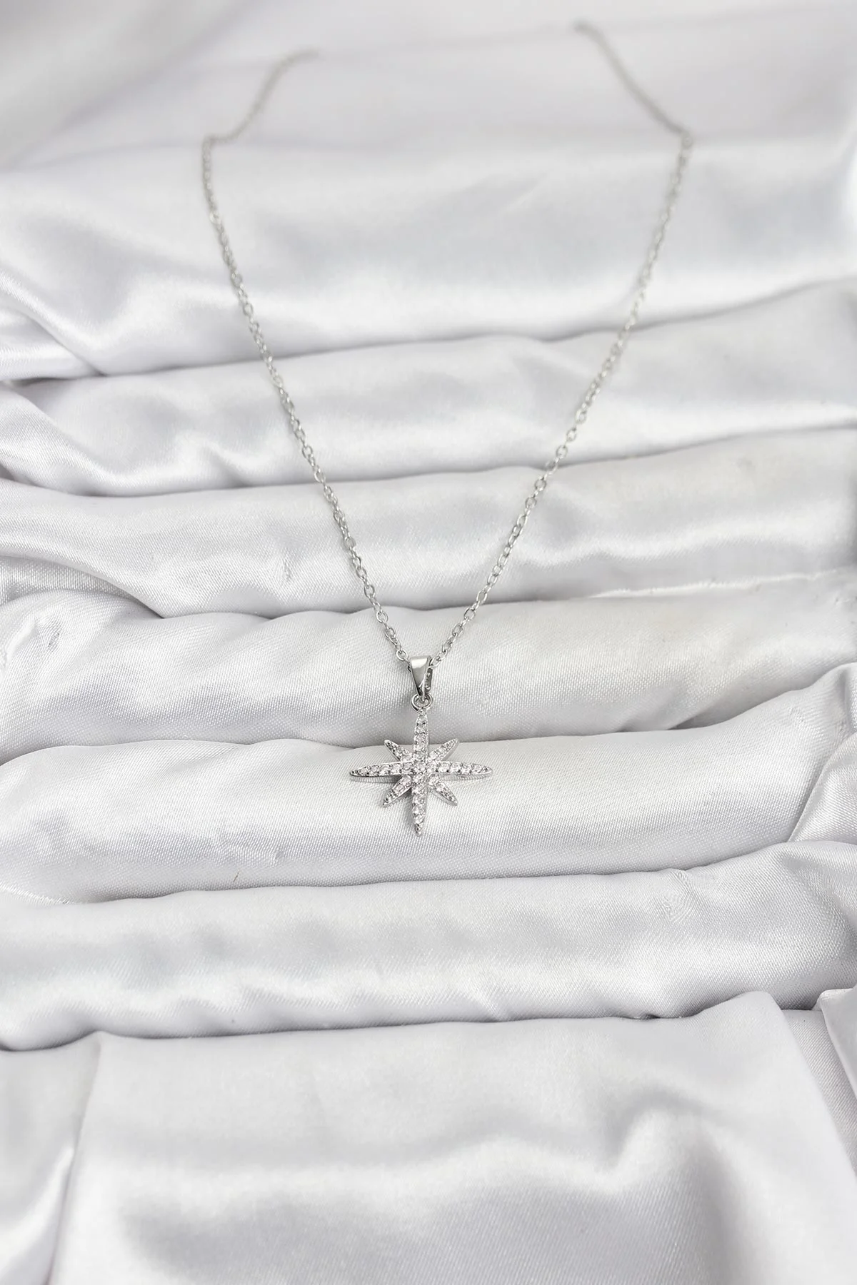 316L Çelik Zincir Gümüş Renk Kutup Yıldızı Model Zirkon Taşlı Kadın Kolye