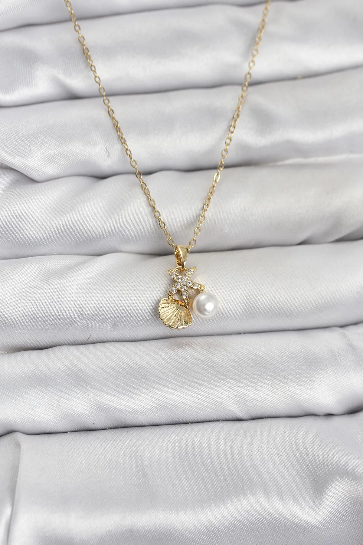 316L Çelik Zincir Gold Renk Deniz Kabuğu ve Deniz Yıldızı Model Zirkon Taşlı Kadın Kolye