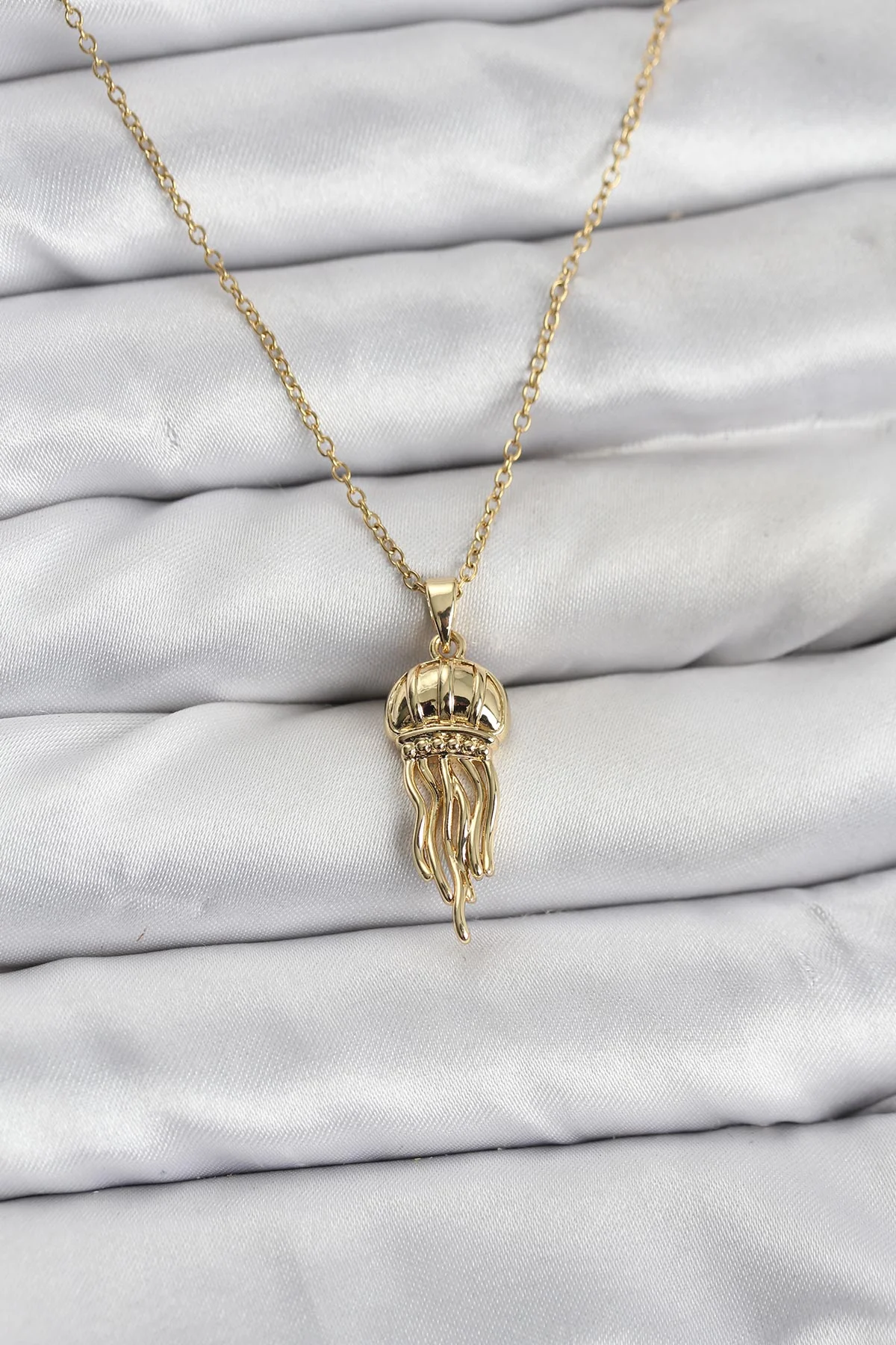 316L Çelik Zincir Gold Renk Deniz Anası Model Zirkon Taşlı Kadın Kolye