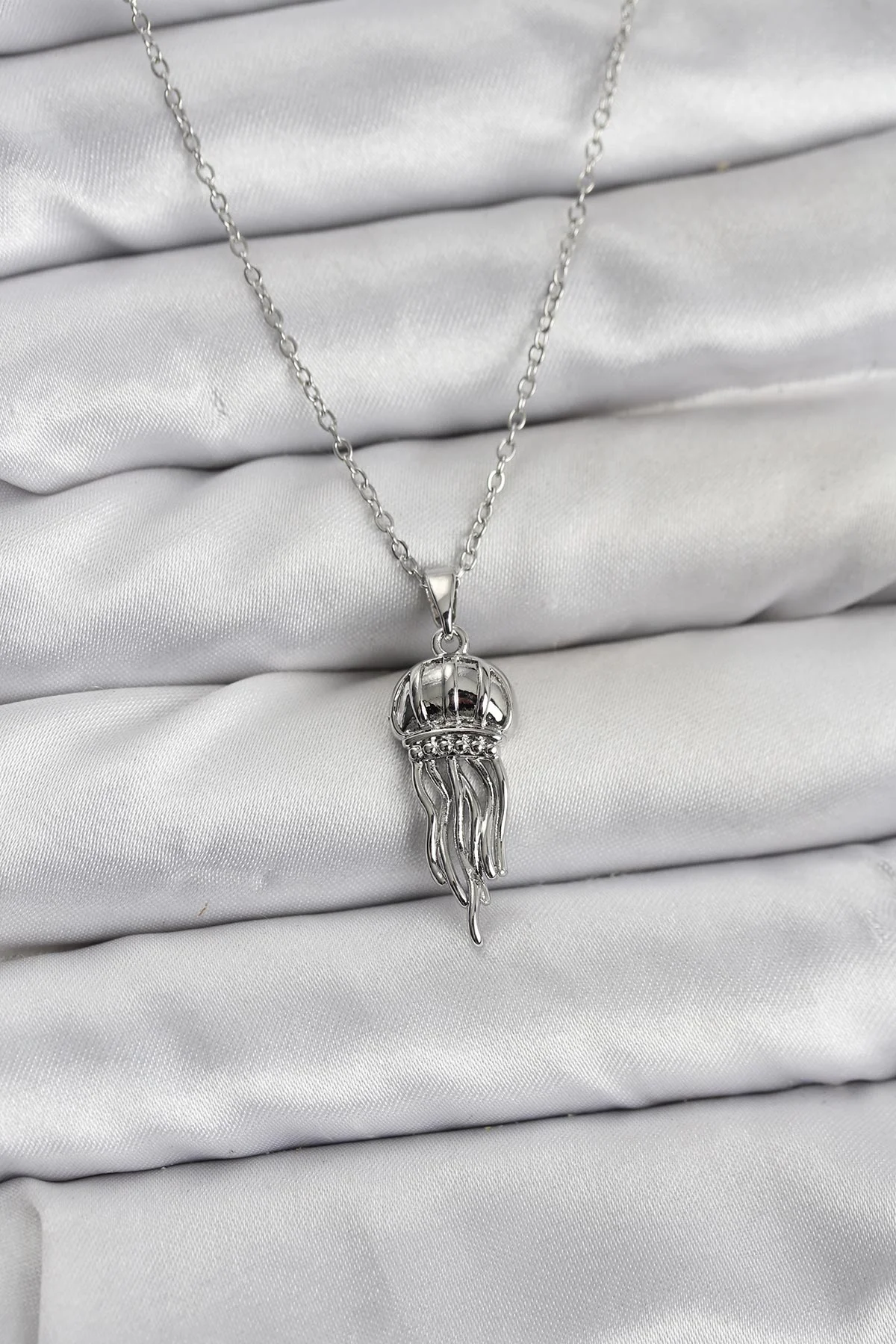 316L Çelik Zincir Gümüş Renk Deniz Anası Model Zirkon Taşlı Kadın Kolye