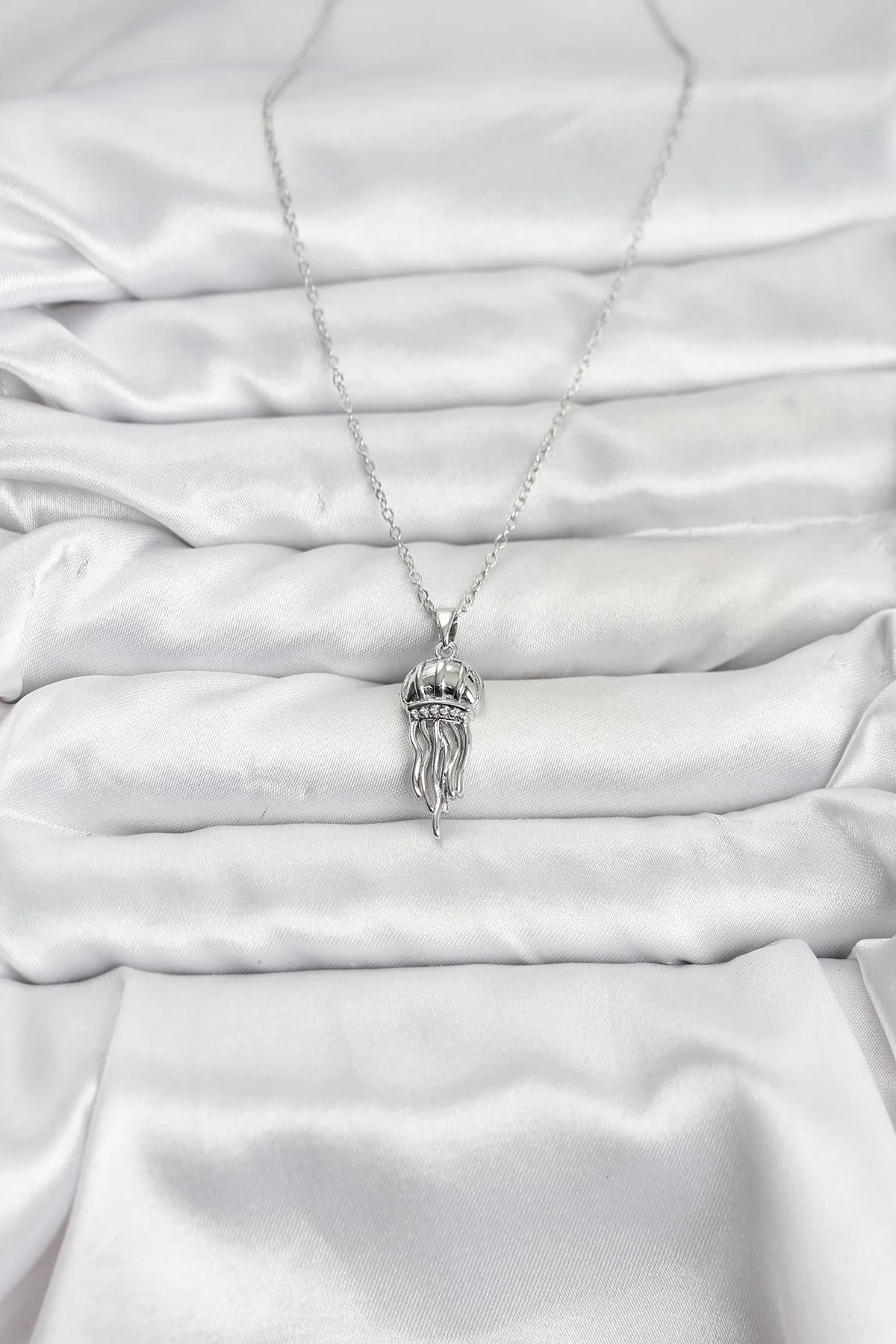 316L Çelik Zincir Gümüş Renk Deniz Anası Model Zirkon Taşlı Kadın Kolye