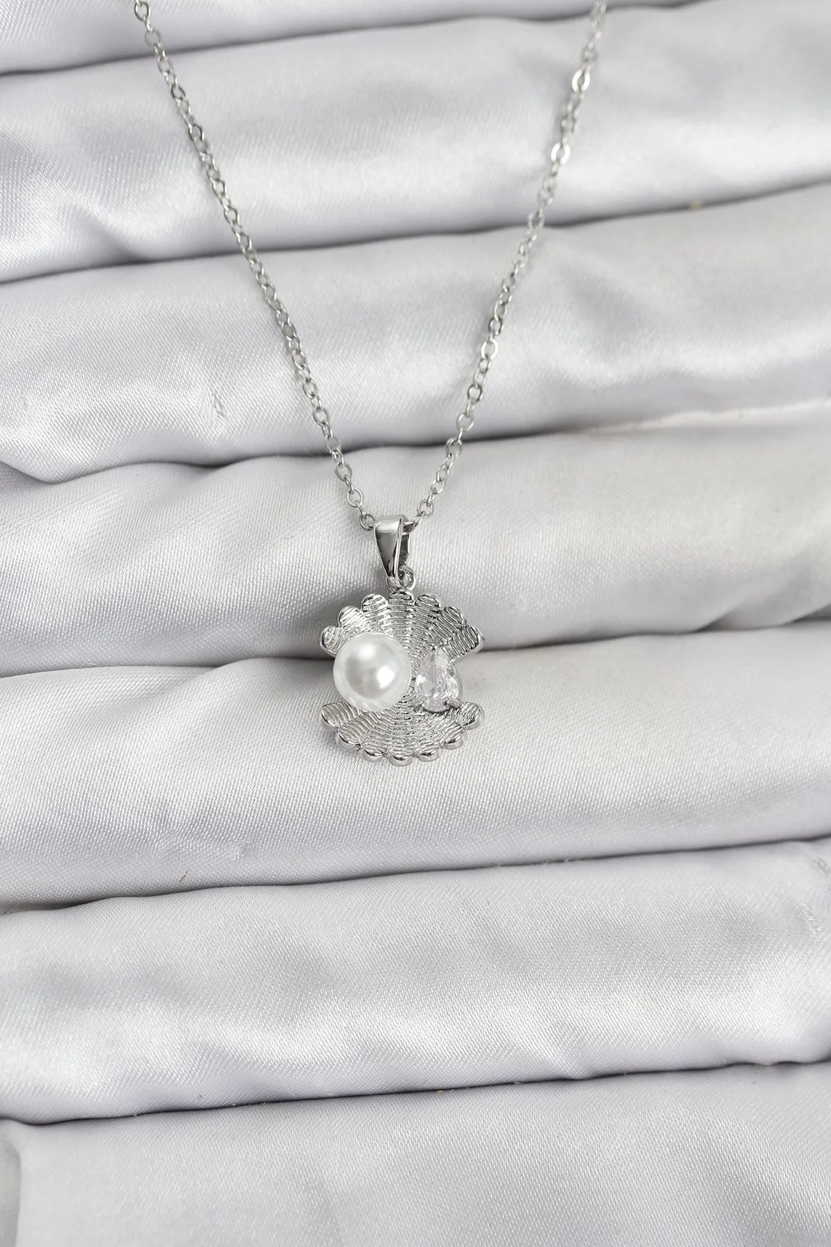 316L Çelik Zincir Gümüş Renk İstiridye İnci Model Zirkon Taşlı Kadın Kolye