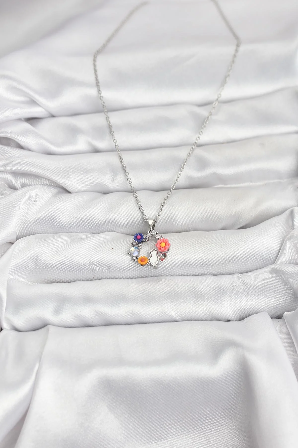 316L Çelik Zincir Gümüş Renk Çiçekli Kedili Model Kadın Kolye