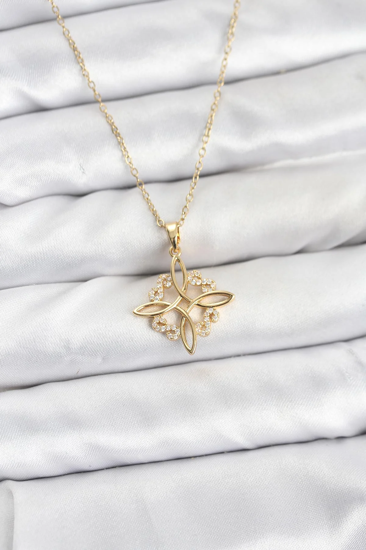 316L Çelik Zincir Gold Renk Sonsuzluk Model Zirkon Taşlı Kadın Kolye