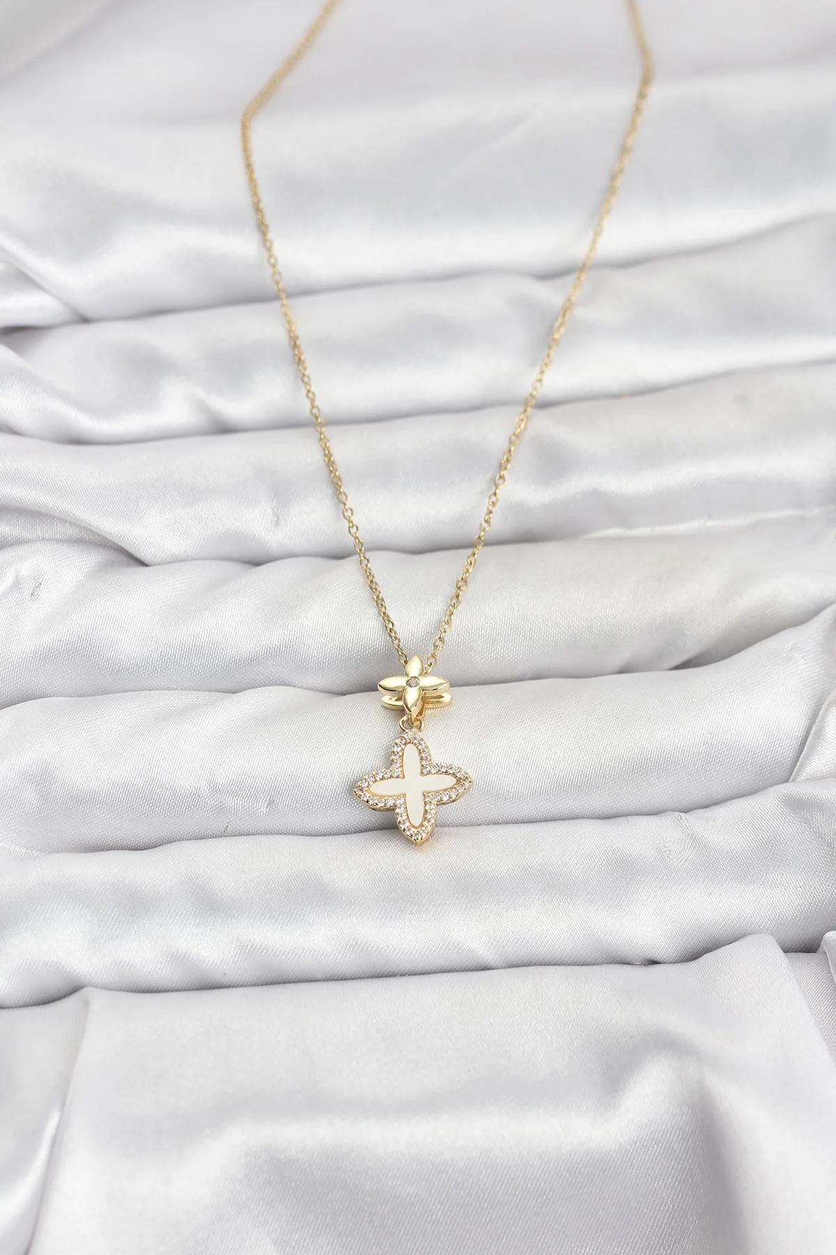 316L Çelik Zincir Gold Renk 4 Yapraklı Yonca Model Zirkon Taşlı Kadın Kolye