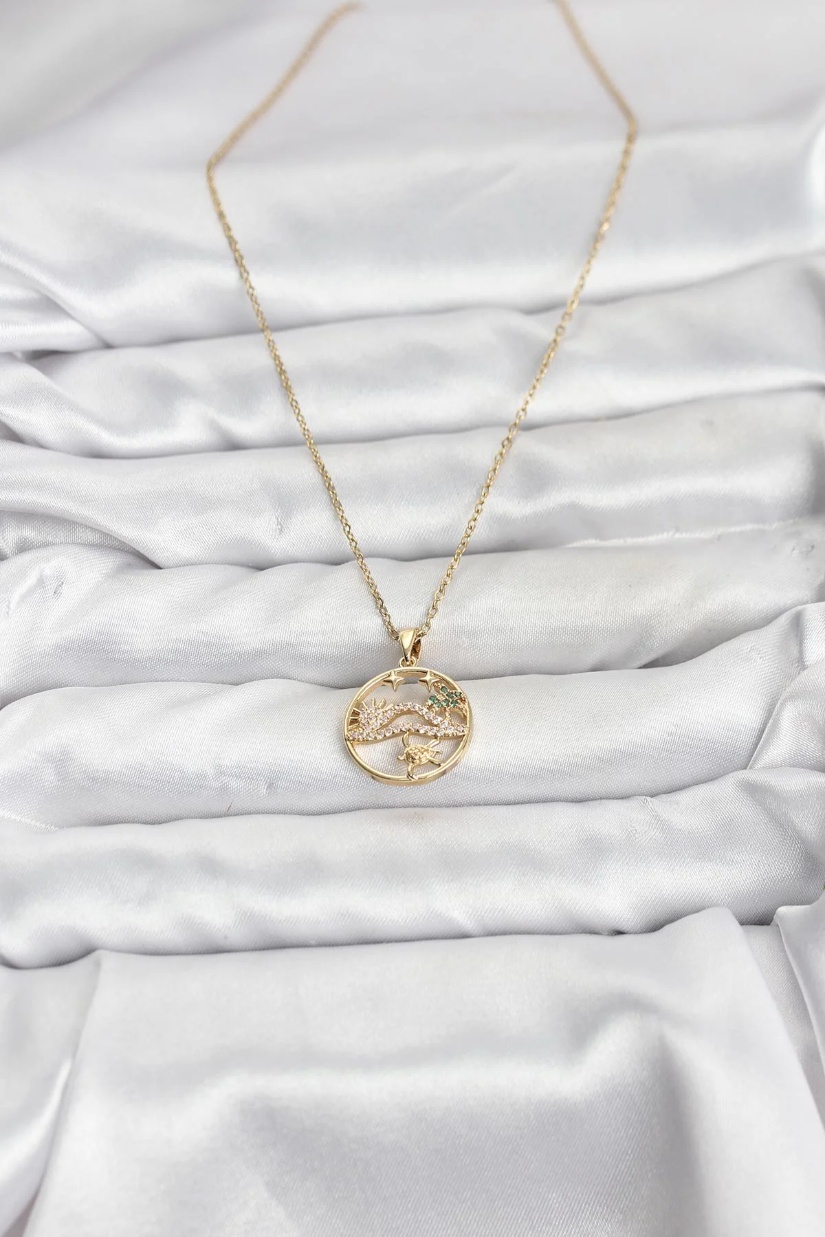 316L Çelik Zincir Gold Renk Şans Kolyesi Model Zirkon Taşlı Kadın Kolye