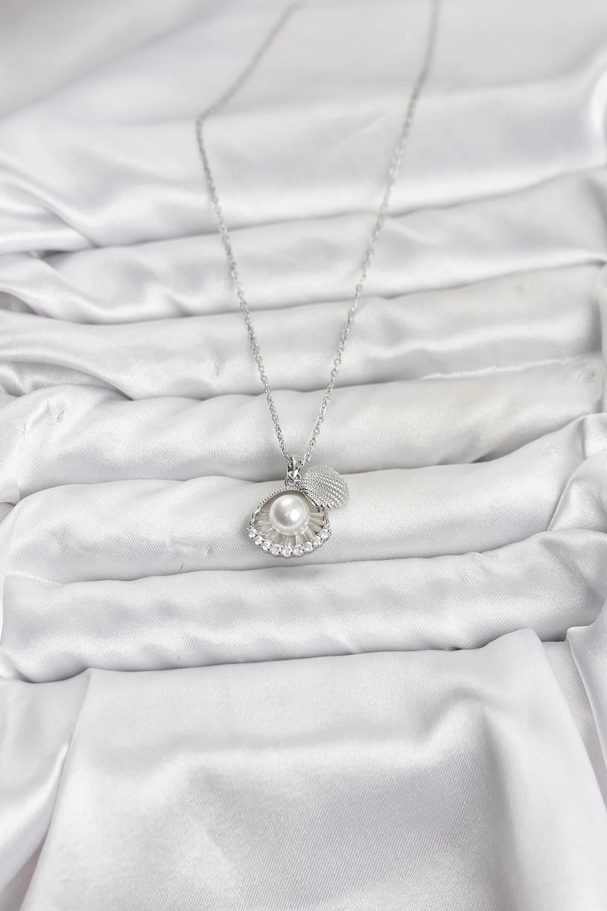 316L Çelik Zincir Gümüş Renk İncili Deniz Kabuğu Model Zirkon Taşlı Kadın Kolye