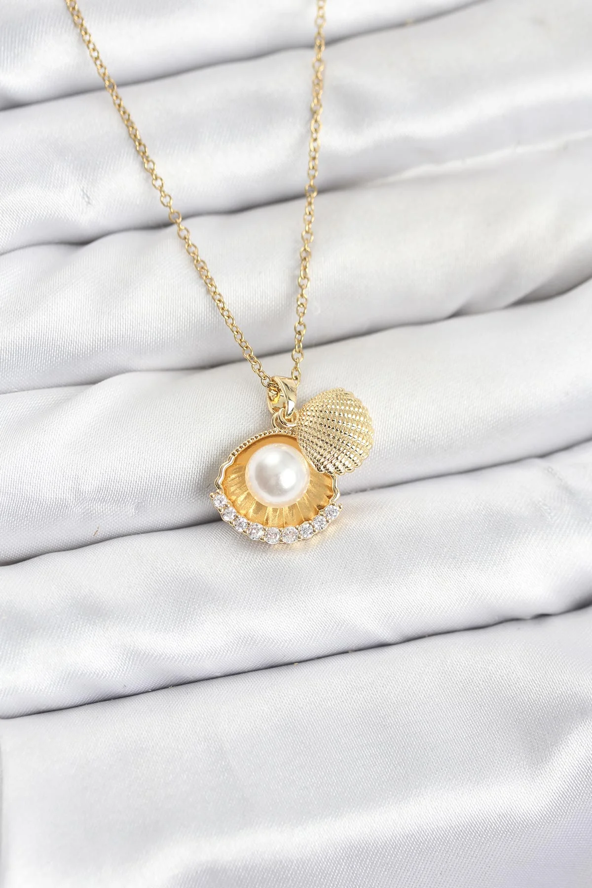 316L Çelik Zincir Gold Renk İncili Deniz Kabuğu Model Zirkon Taşlı Kadın Kolye