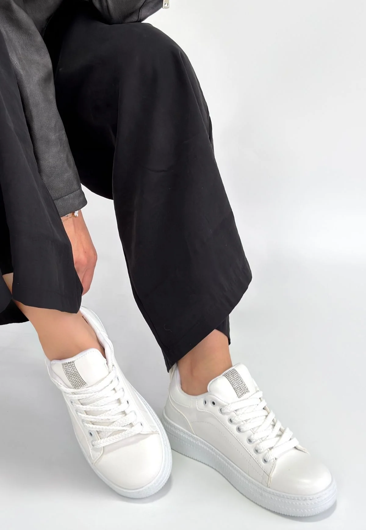 Yier Beyaz Cilt Bağcıklı Spor Ayakkabı