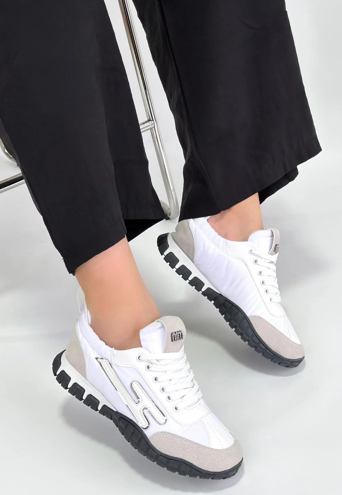 Huer Beyaz Nubuk Bağcıklı Spor Ayakkabı