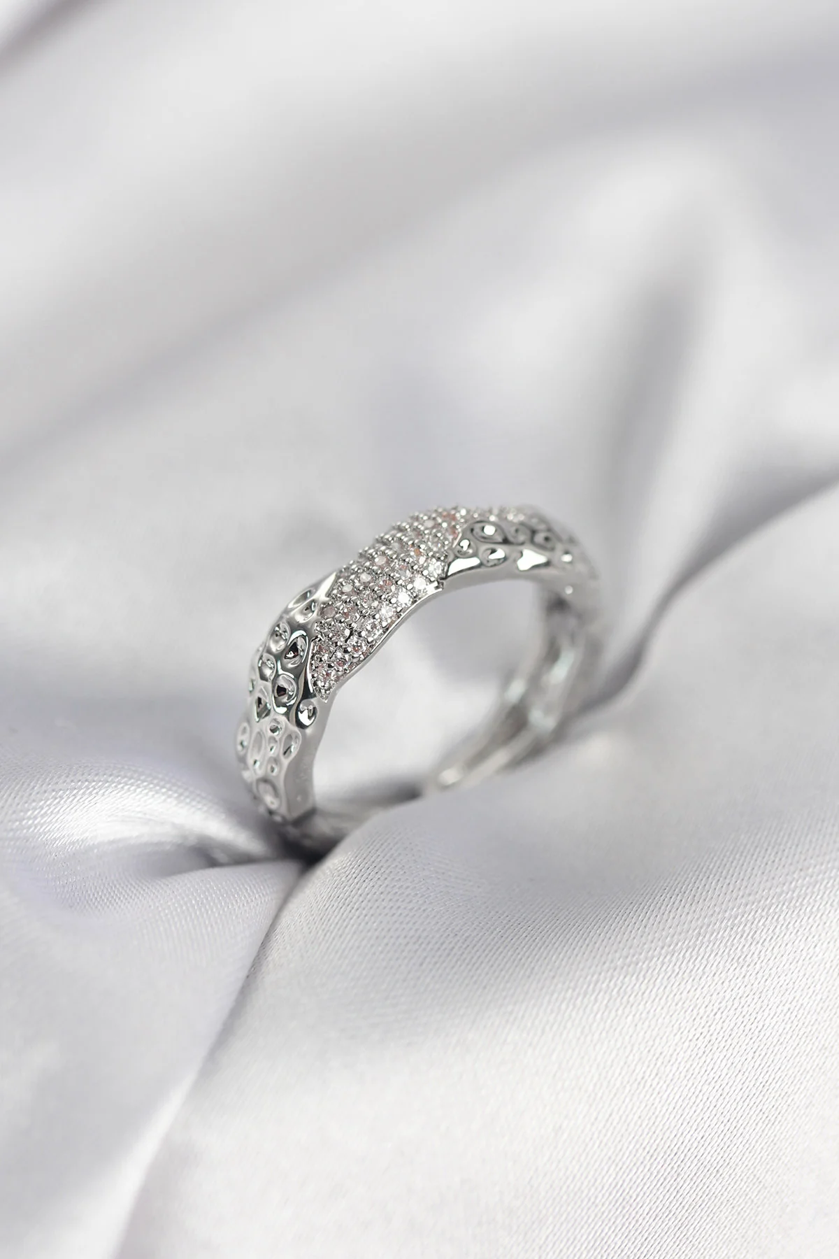 Zirkon Taşlı Puntalı Gümüş Renk Kadın Yüzük