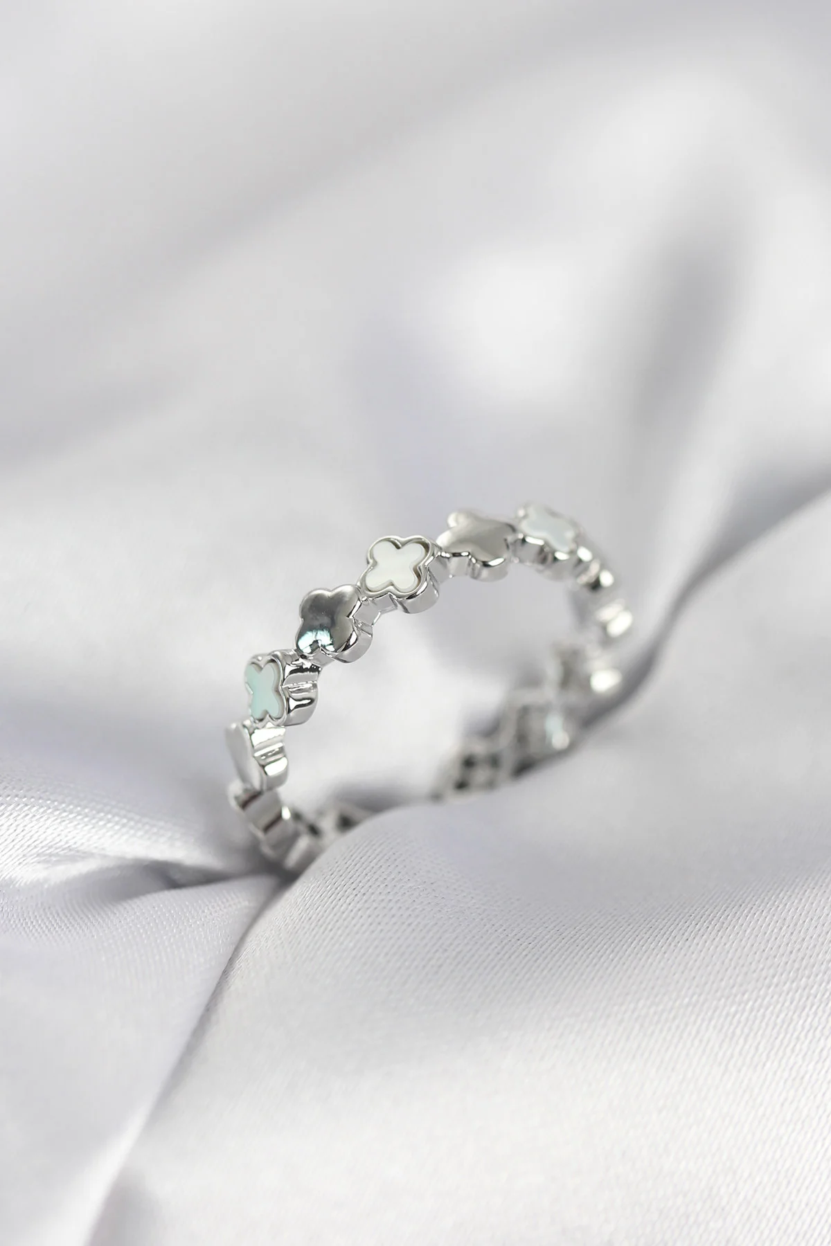 Gümüş Renk Sedefli Yonca Model Kadın Yüzük