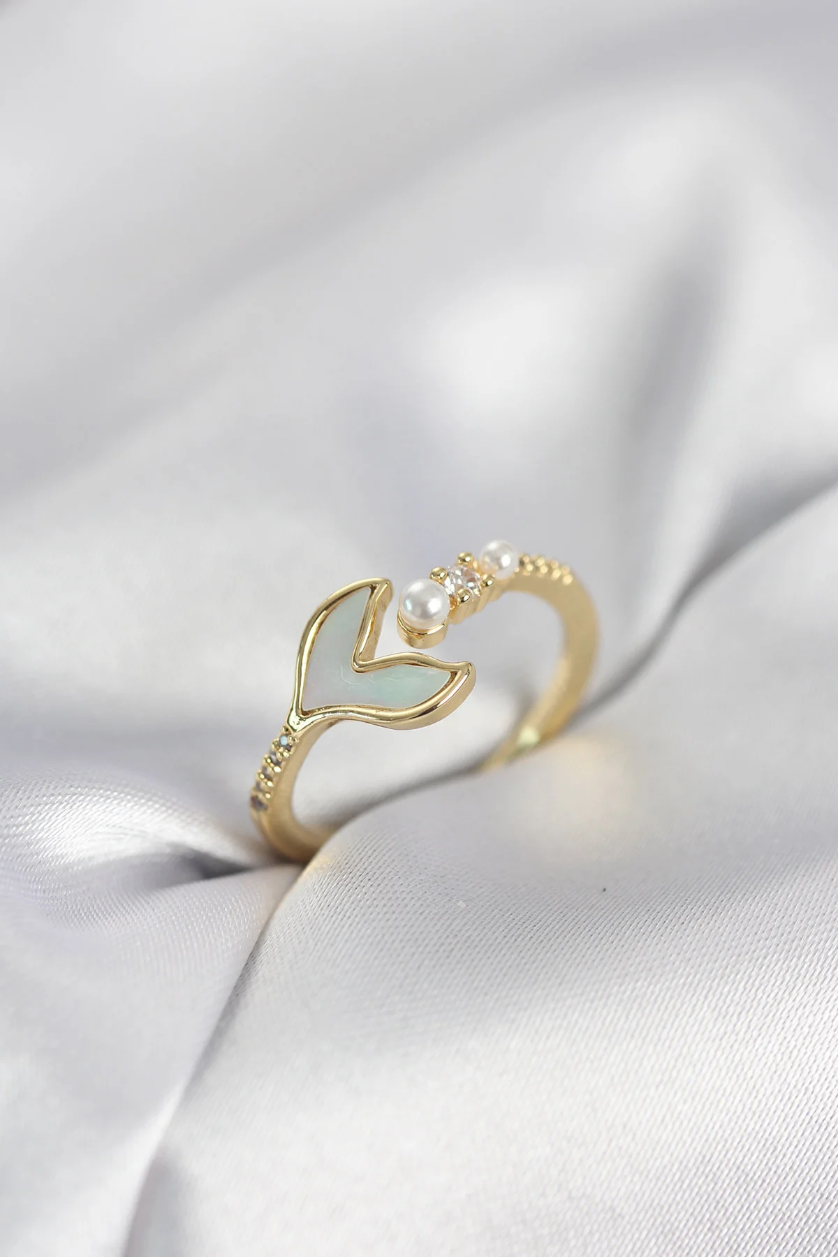 Gold Renk Balık Kuyruğu Model Kadın Yüzük