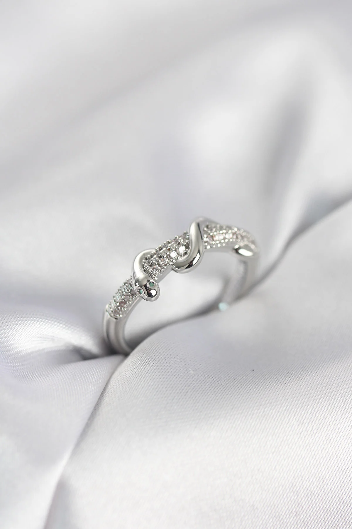 Gümüş Renk Zirkon Taşlı Sarmal Yılan Model Kadın Yüzük