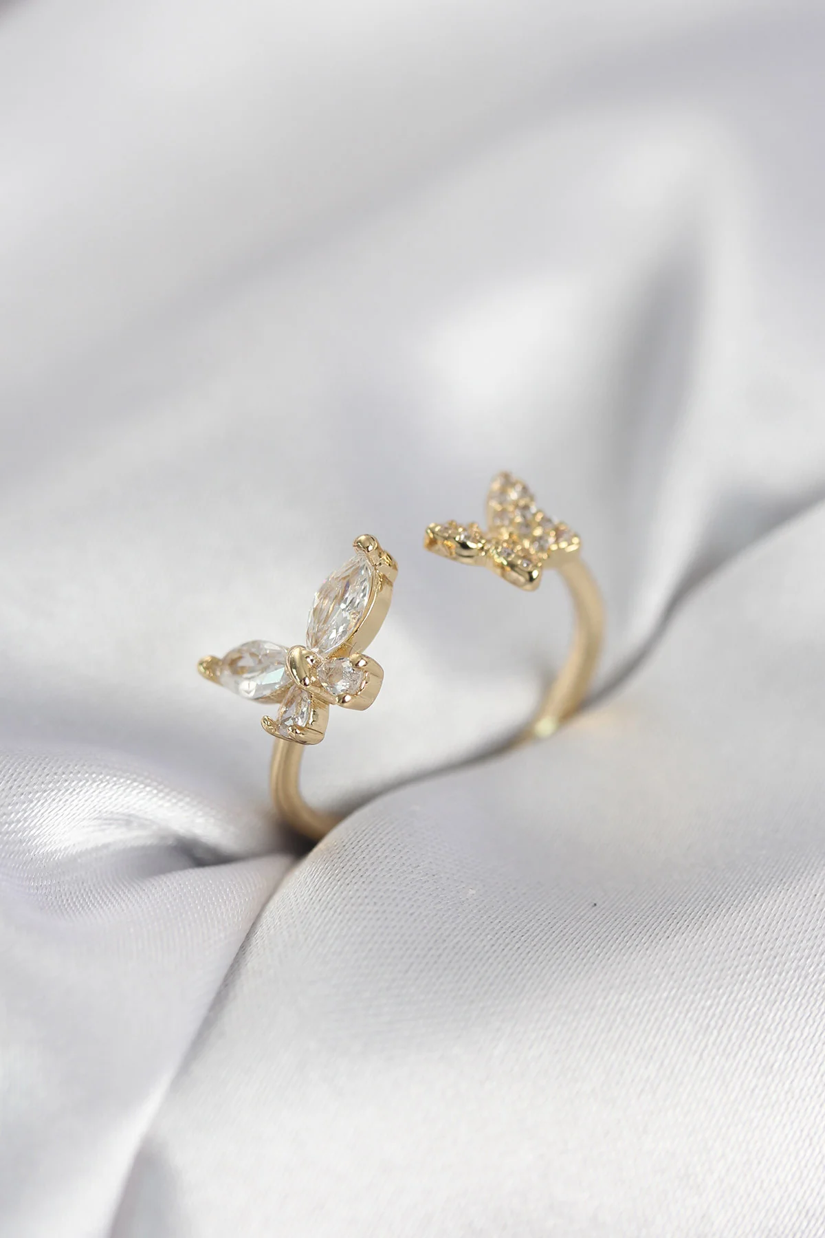 Kelebek Model Zirkon Taşlı Gold Renk Kadın Yüzük