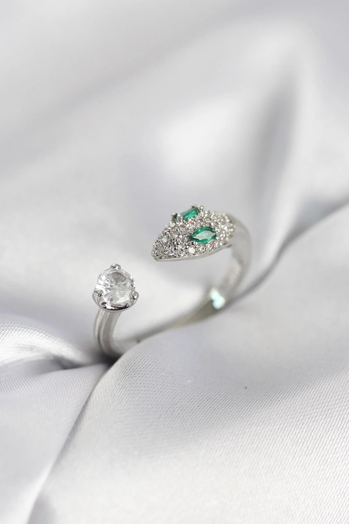 Yılan Model Zirkon Taşlı Gümüş Renk Kadın Yüzük