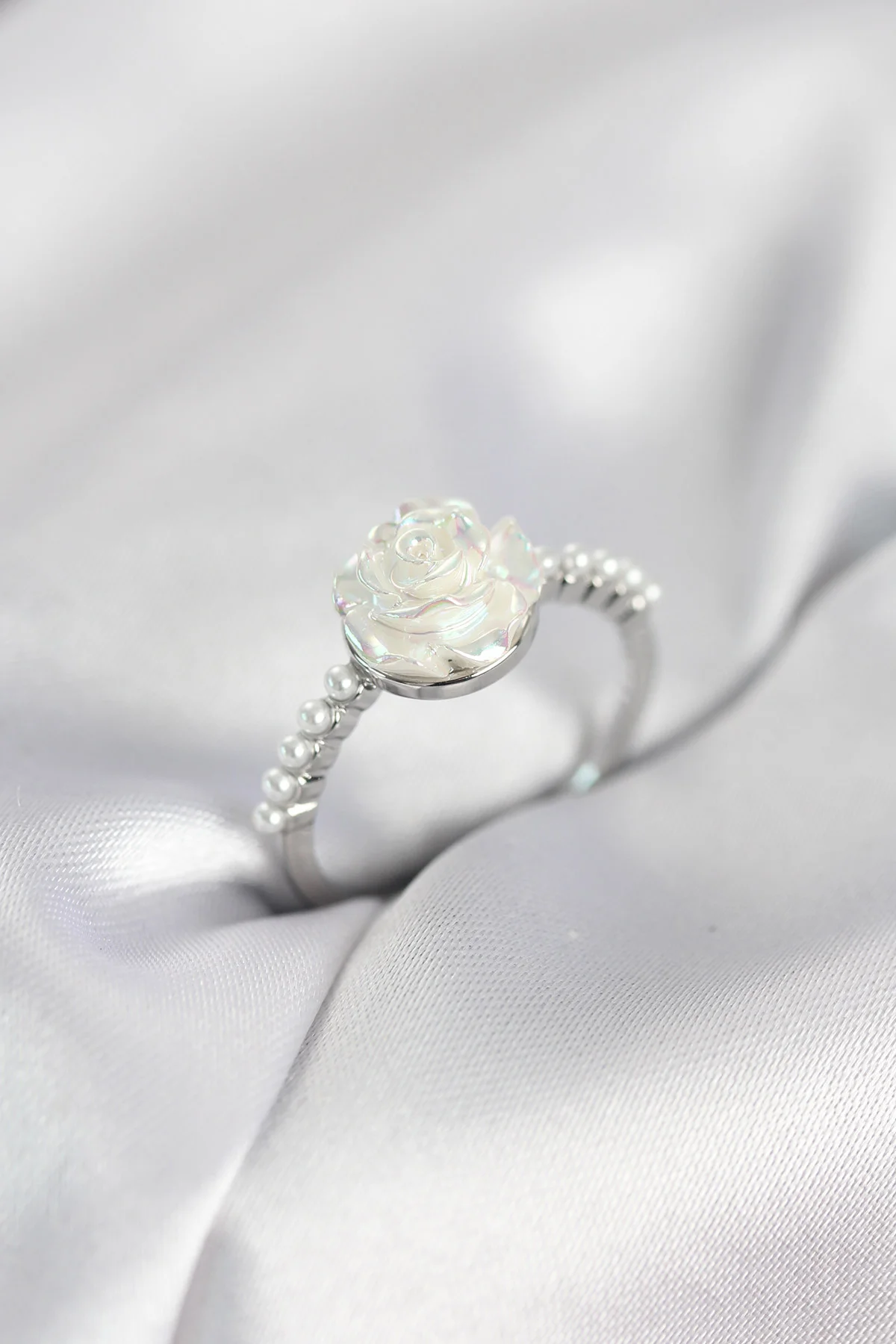 Gümüş Renk Gül Model İncili Kadın Yüzük