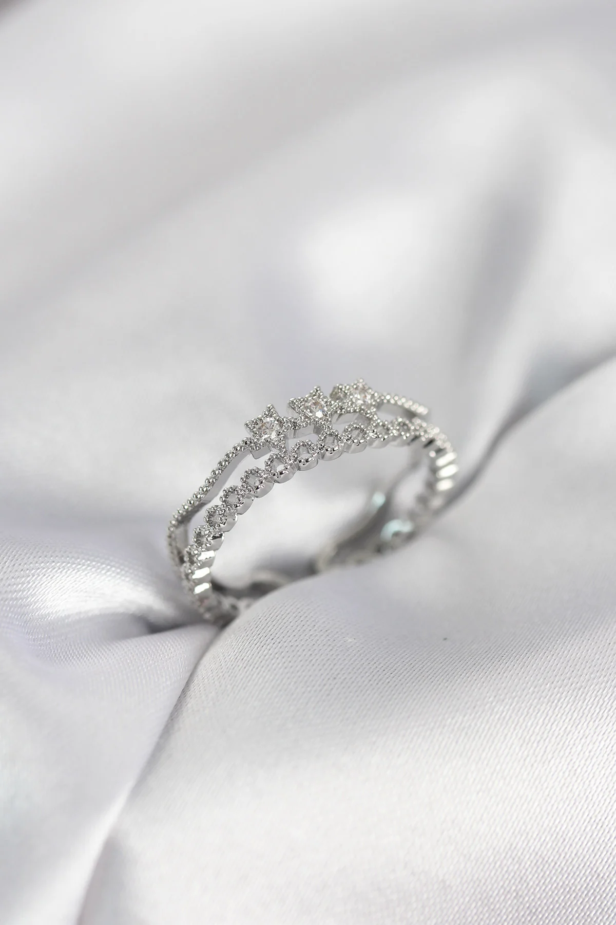 Gümüş Renk Minimal Yıldızlı Model Kadın Yüzük