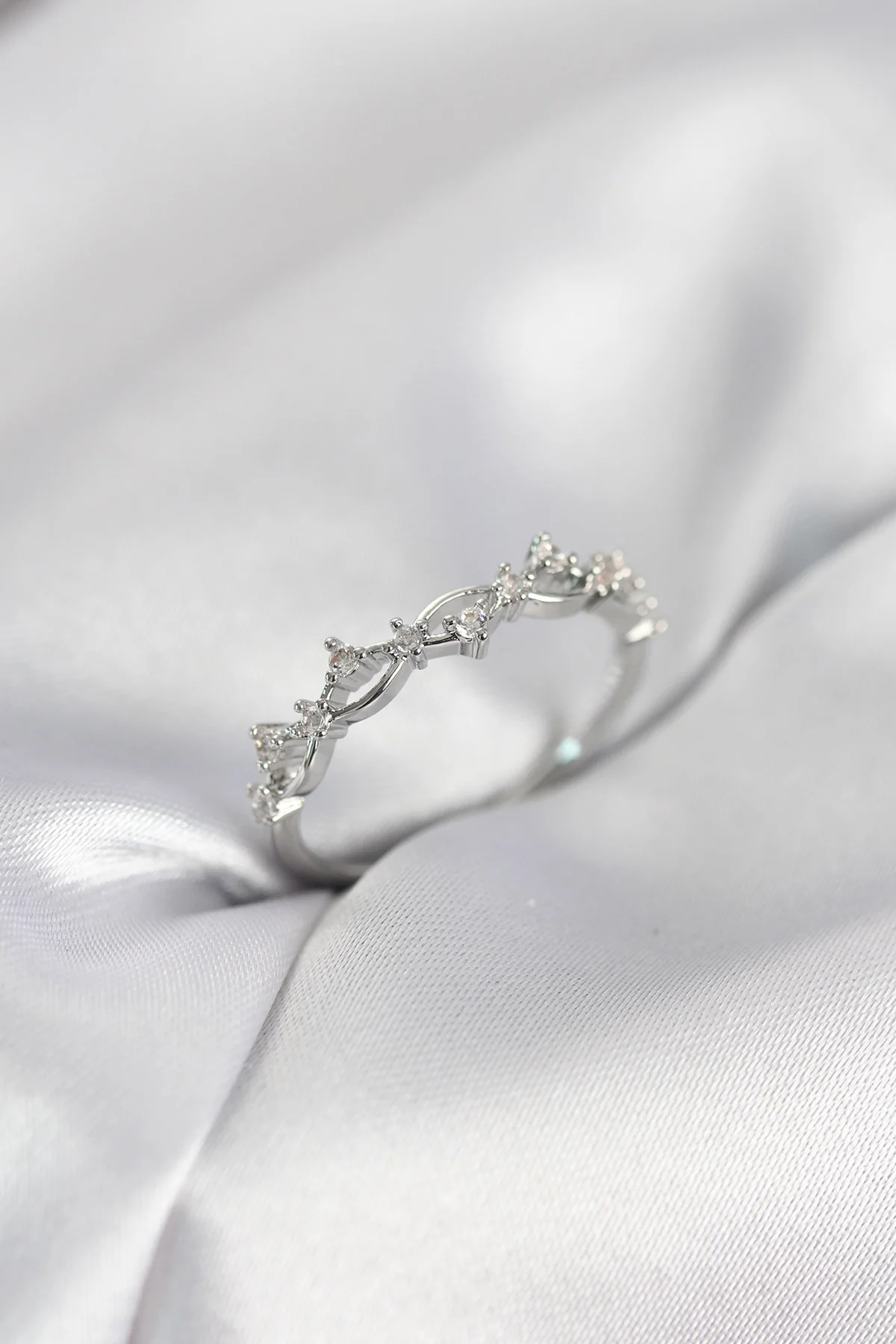 Zirkon Taşlı Pirinç Gümüş Renk Kadın Yüzük