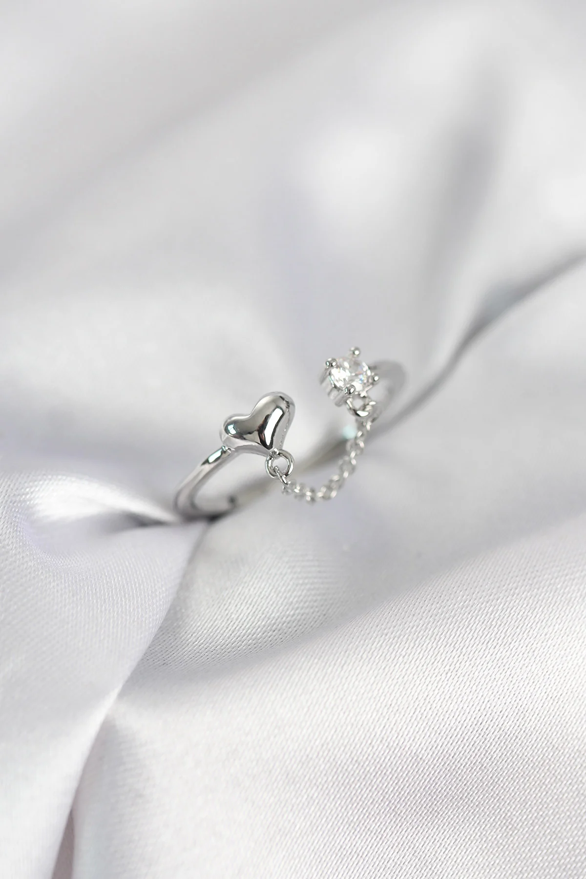 Zincir Sallantılı Kalp Model Gümüş Renk Kadın Yüzük