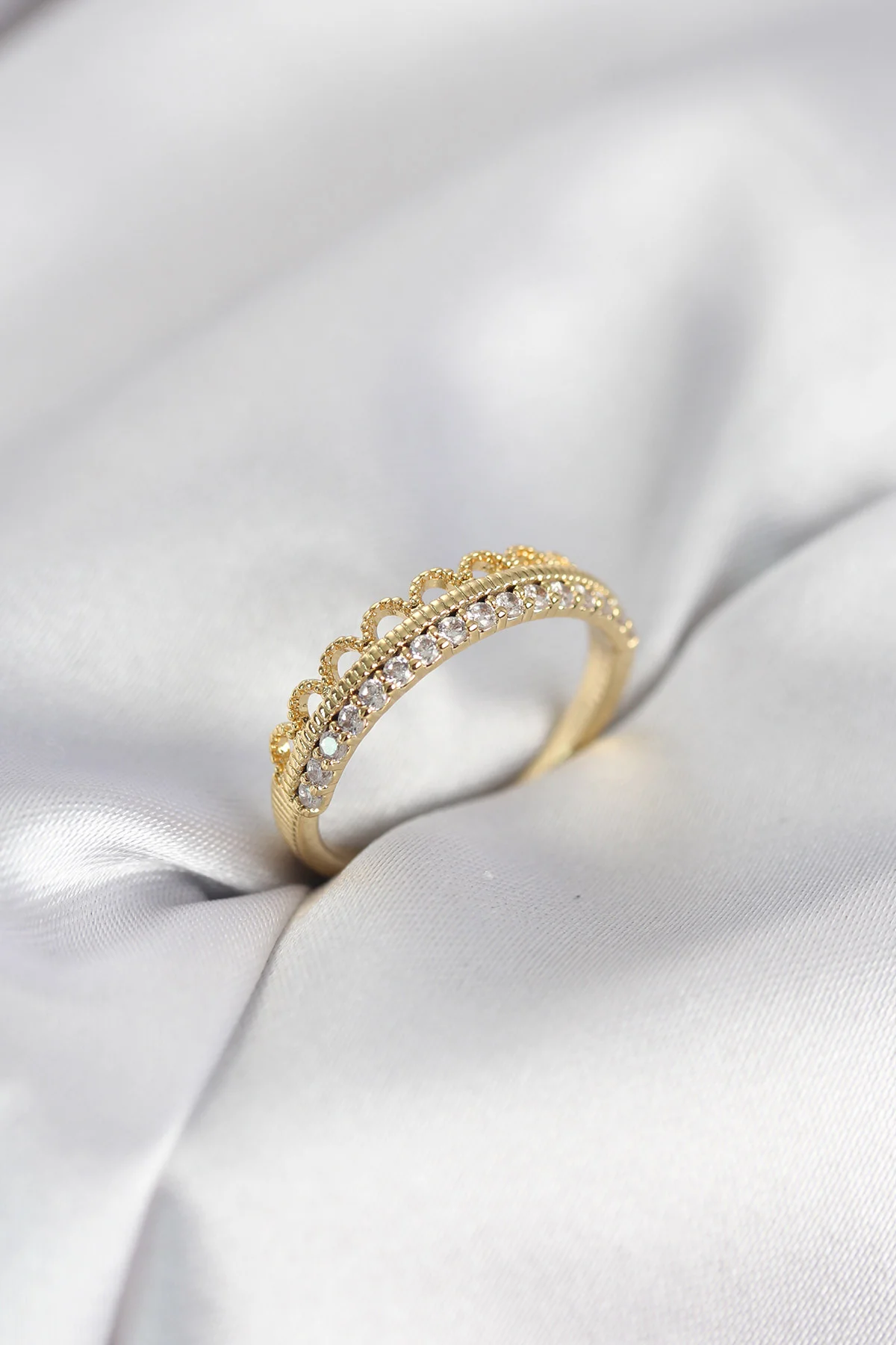 Motif Desenli Gold Renk Zirkon Taşlı Kadın Yüzük