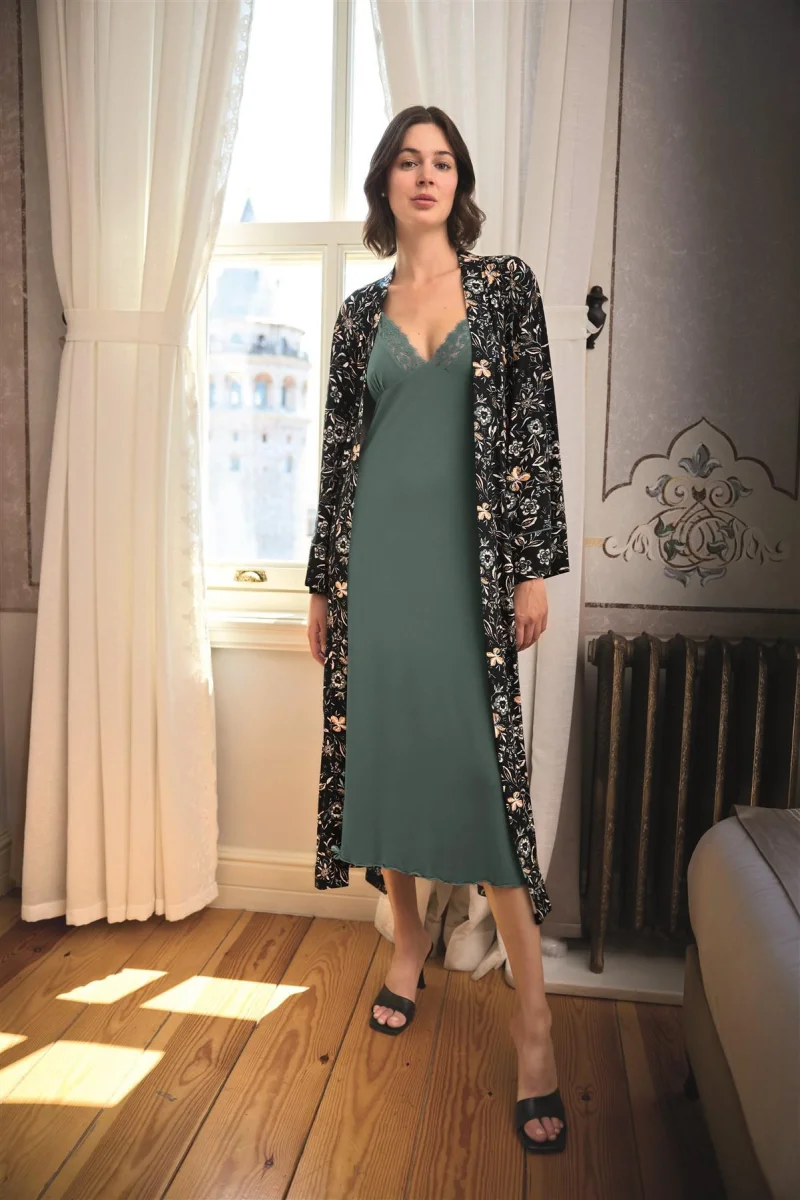 Çiçek Ve Yaprak Desenli Dantelli Ve Dekolteli Büyük Beden Sabahlık Takımı