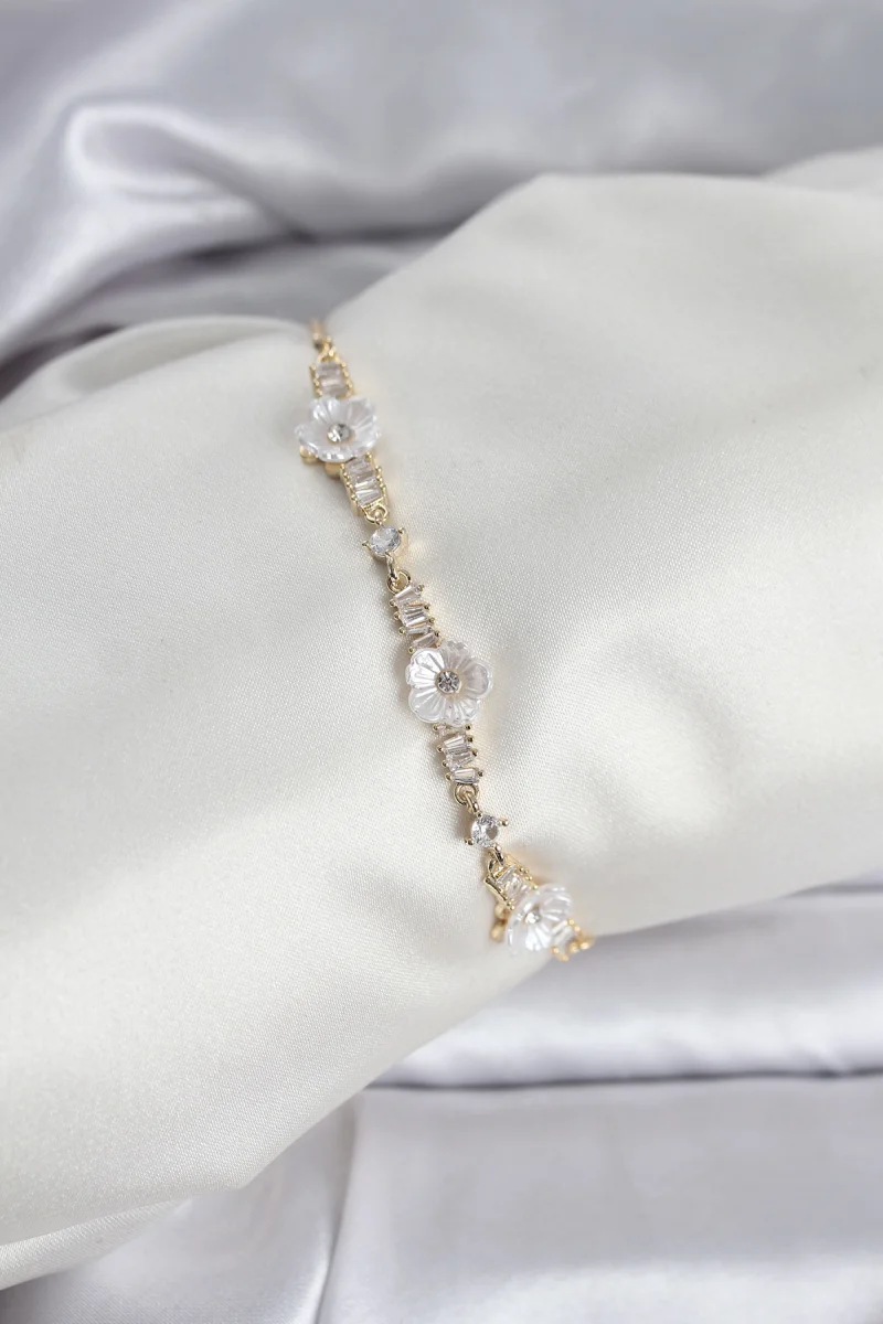 Baget Zirkon Taşlı Çiçek Model Gold Renk Asansörlü Kadın Bileklik