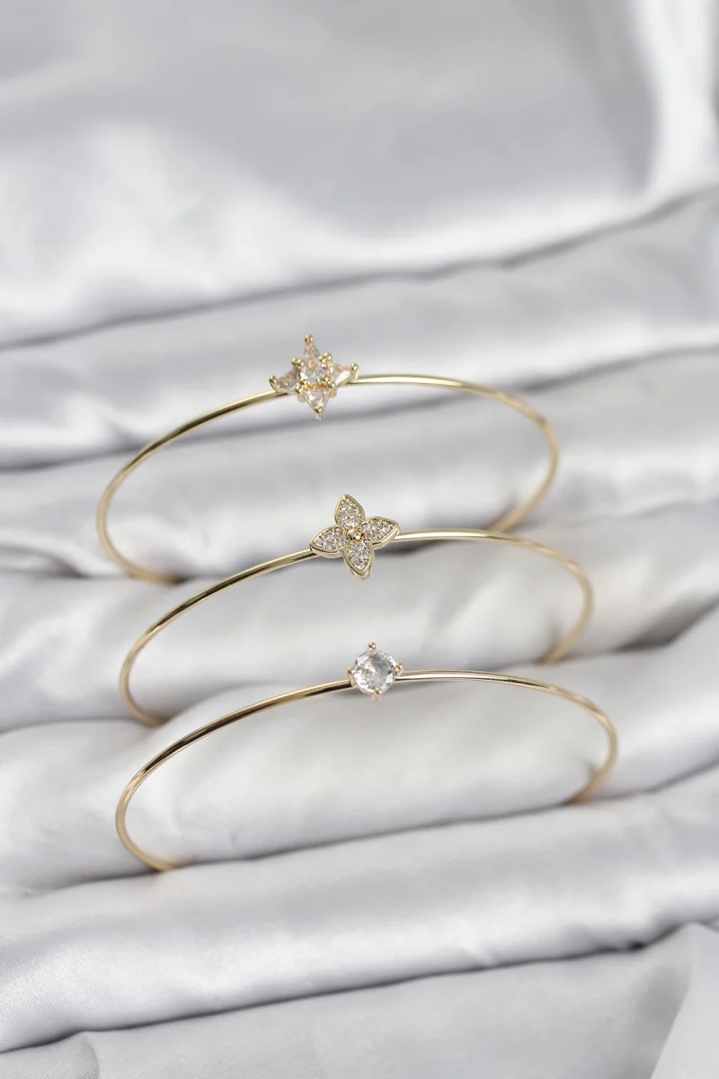 Zirkon Taşlı Gold Renk Yonca Model 3'lü Kadın Bileklik Kombini