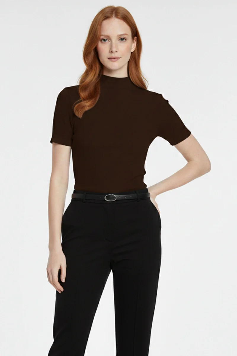 Kadın Kahve Viskon  Yarım Balıkçı Yaka Kısa Kollu Kompakt Slim Fit Likralı Basic Günlük Body Bluz