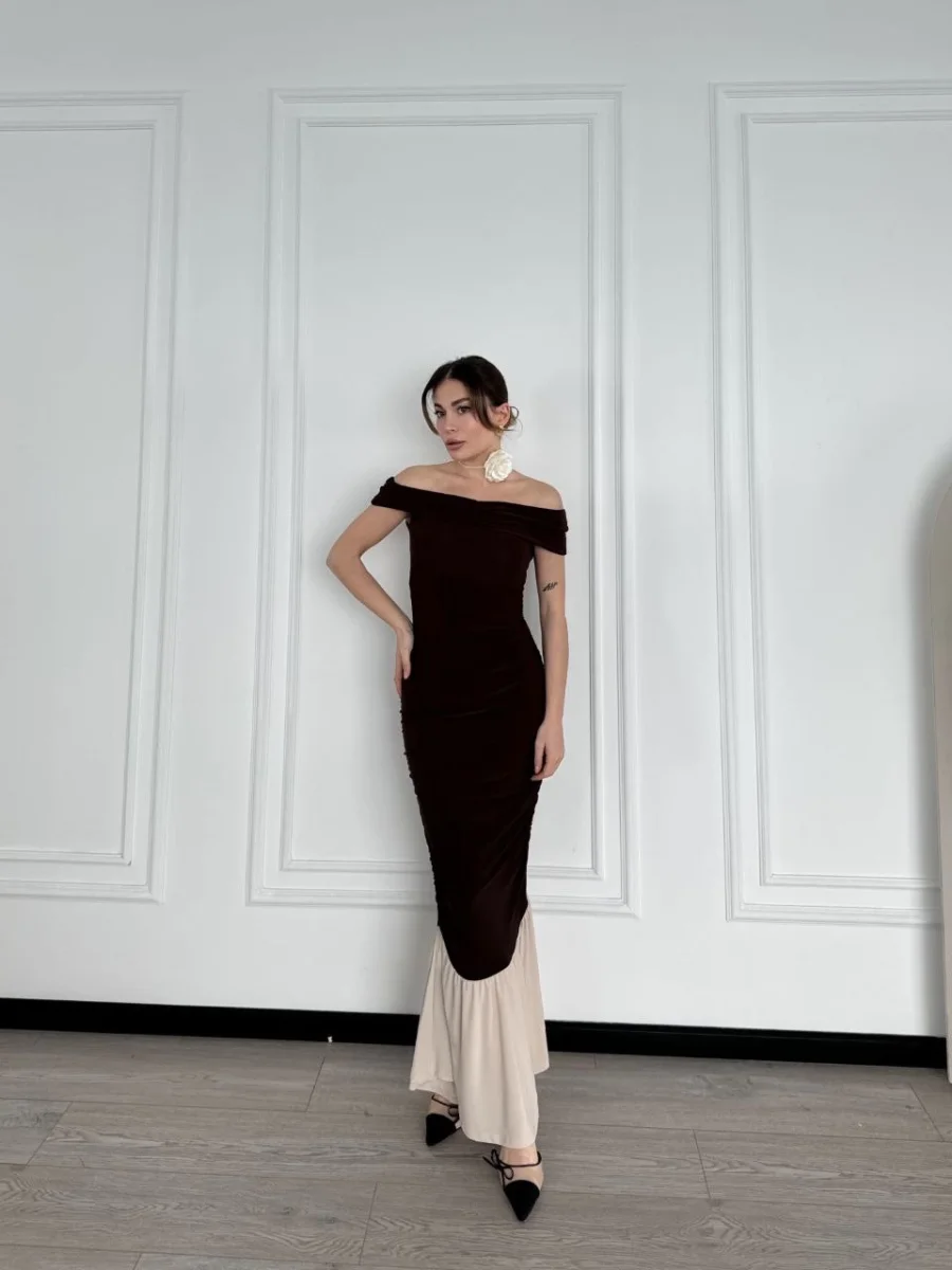 Striptiz Omuzlu Uzun Elbise- Kahve -