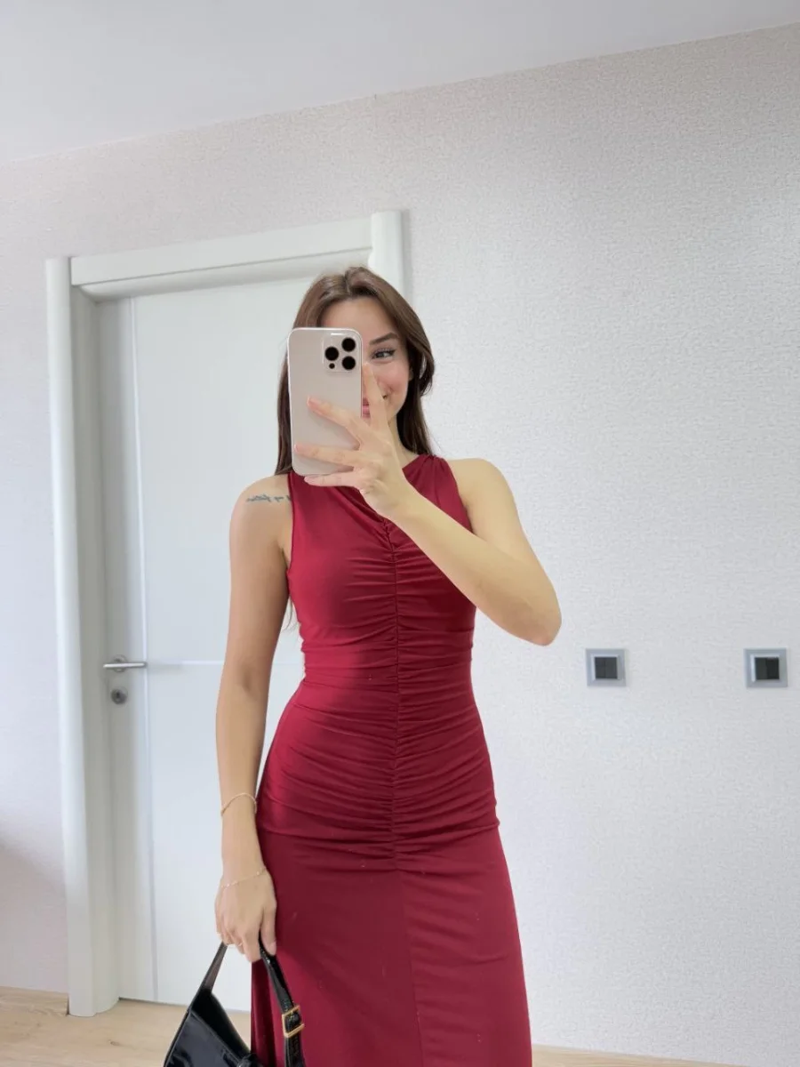 Bürümcük Kumaşlı İçi Astarlı Üzgülü Kolsuz Büzgülü Uzun Elbise - Kırmızı -