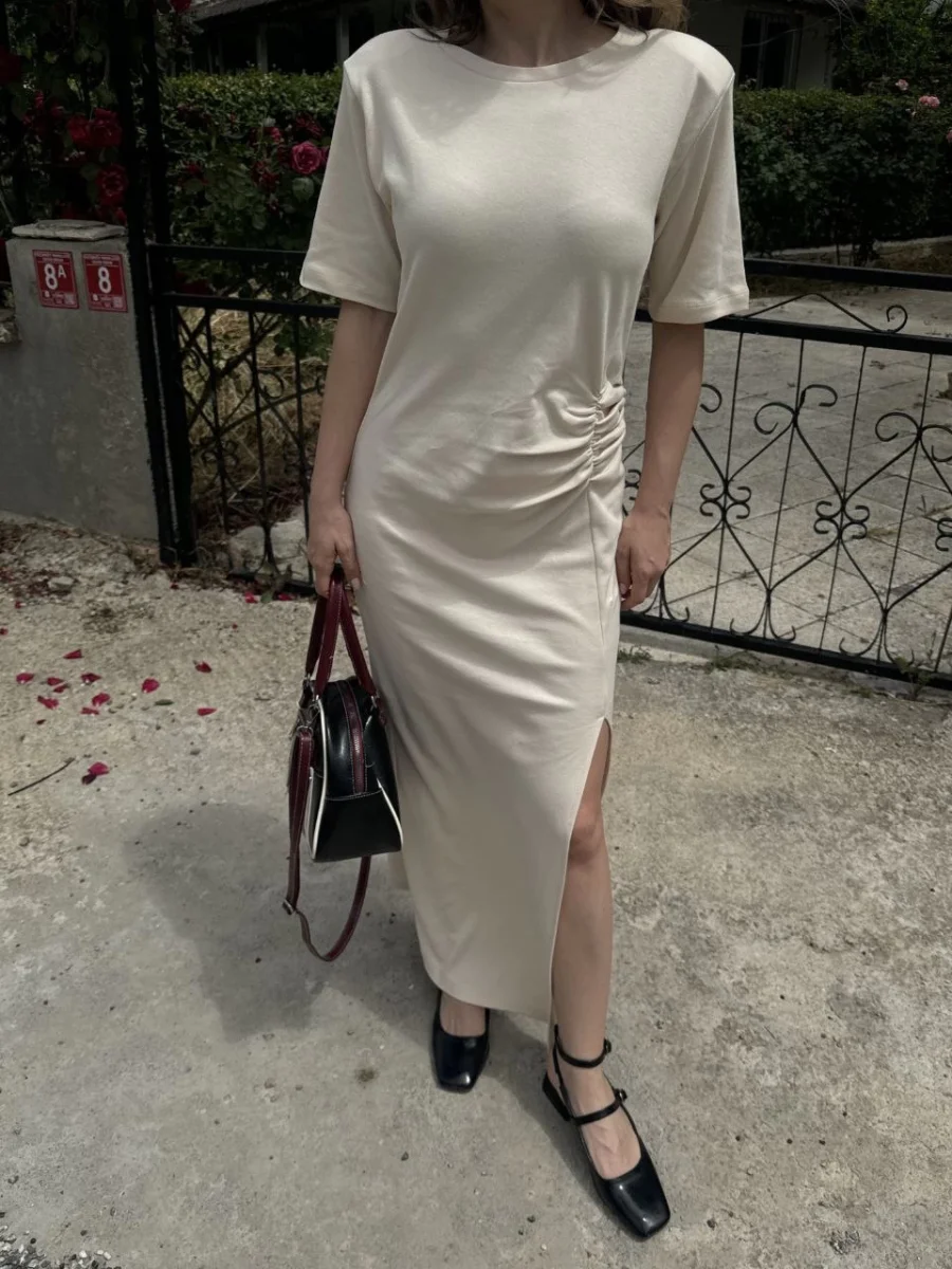 Kısa Kollu Uzun Yandan Yırtmaçlı Elbise - Bej -