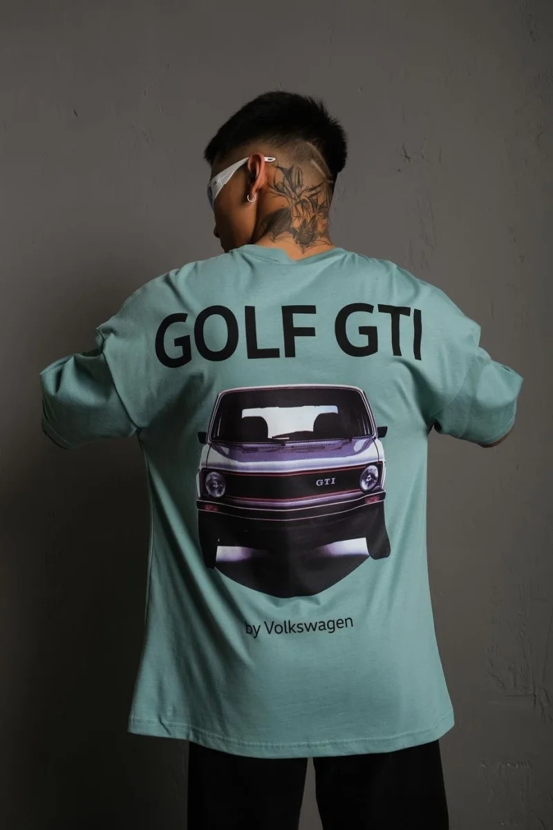 Oversize Baskılı Tişört – Golf GTI Retro Araba Desenli,-Mint Yeşili -